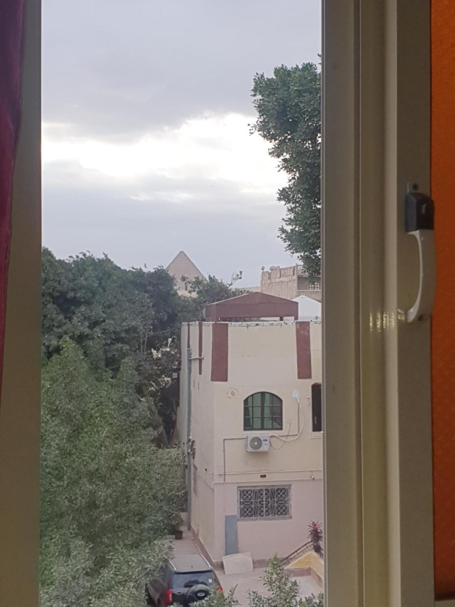 Andy Pyramids View Bed & Breakfast Kafret el-Gabal