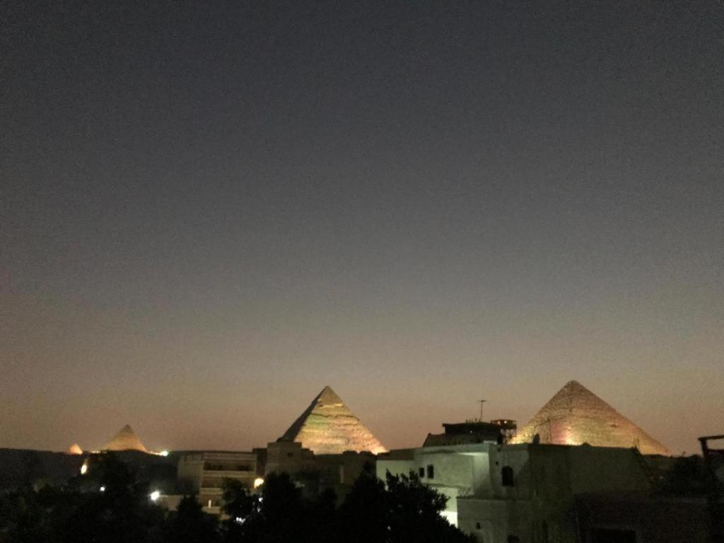 Andy Pyramids View * Kafret el-Gabal